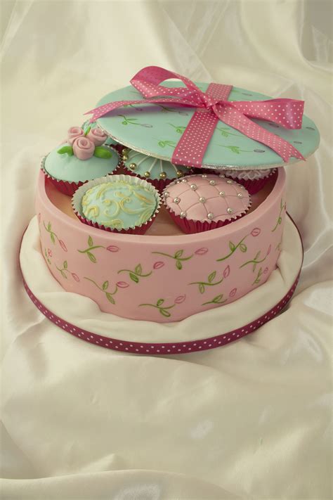 Vintage Cake Box 